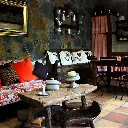 Casa Mary Lola Guest House Tinor Ngoại thất bức ảnh