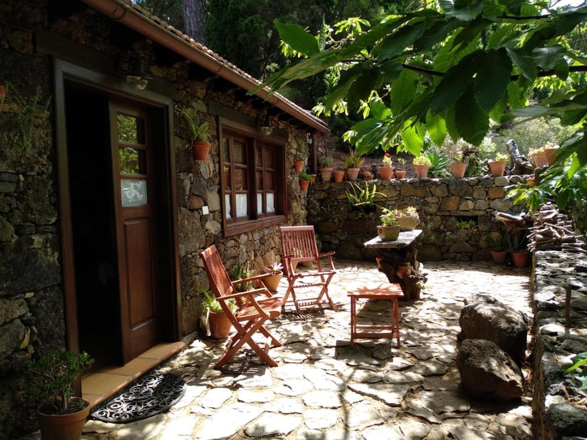 Casa Mary Lola Guest House Tinor Ngoại thất bức ảnh