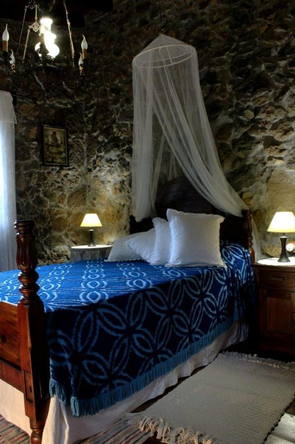 Casa Mary Lola Guest House Tinor Ngoại thất bức ảnh
