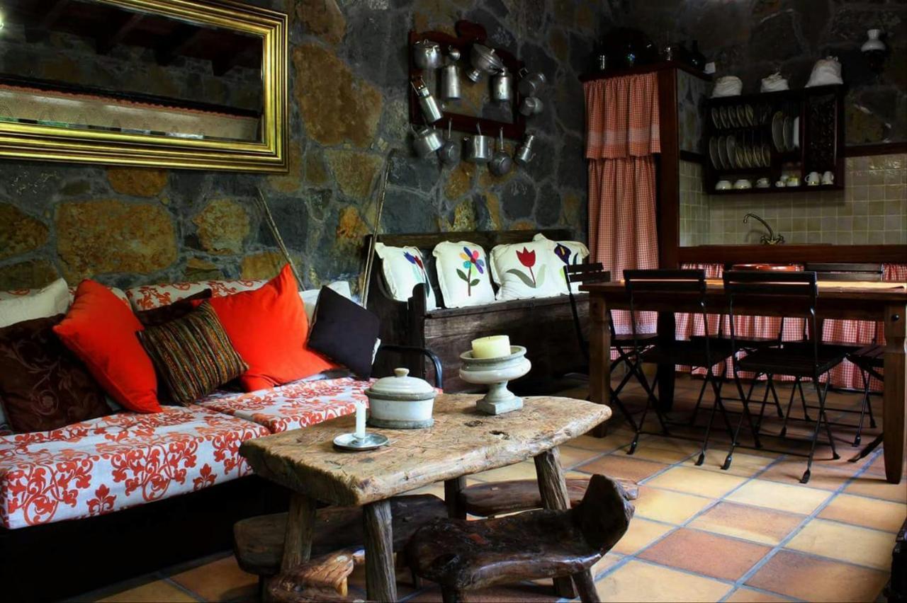 Casa Mary Lola Guest House Tinor Ngoại thất bức ảnh