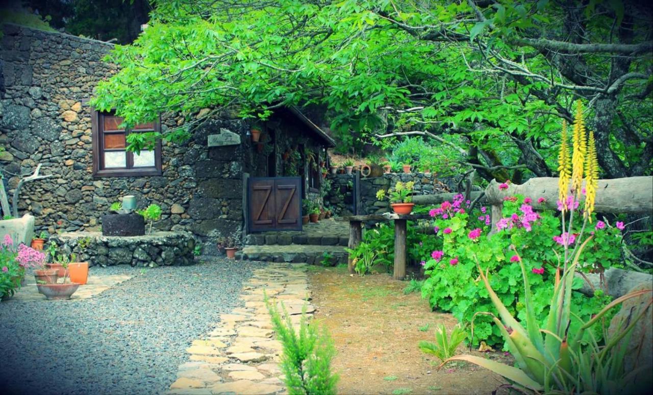 Casa Mary Lola Guest House Tinor Ngoại thất bức ảnh